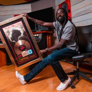 Buju Banton Award PHOTO CREDIT - Nickii Kane